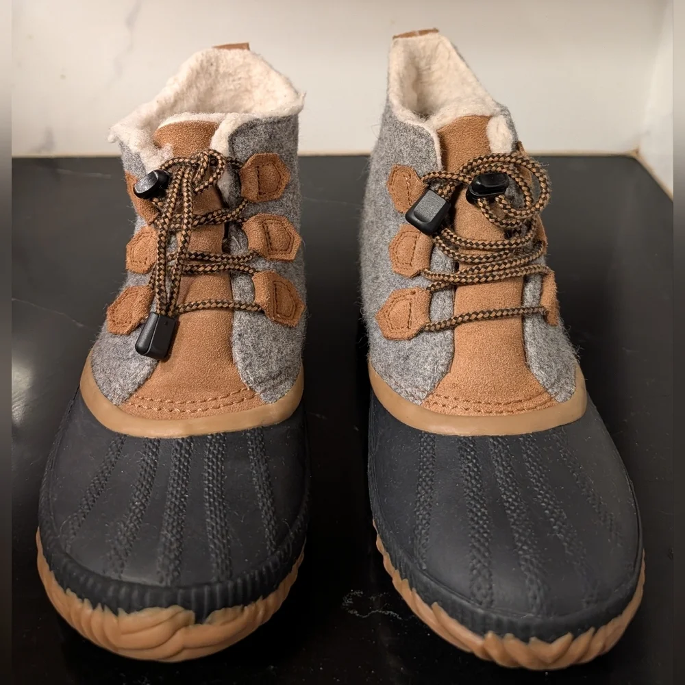 Sorel Youth Unisex Out N About Plus Boots Size 6 Used Excellent
